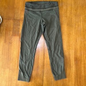 Lululemon cropped joggers